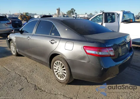 2010 Toyota Camry Le z USA, uszkodzony, nr VIN 4T1BF3EK0AU048395